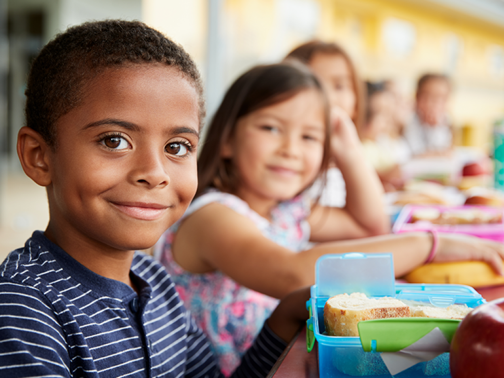 Dia das Crianças: como melhorar a alimentação com diversão hoje, garantindo a saúde de amanhã